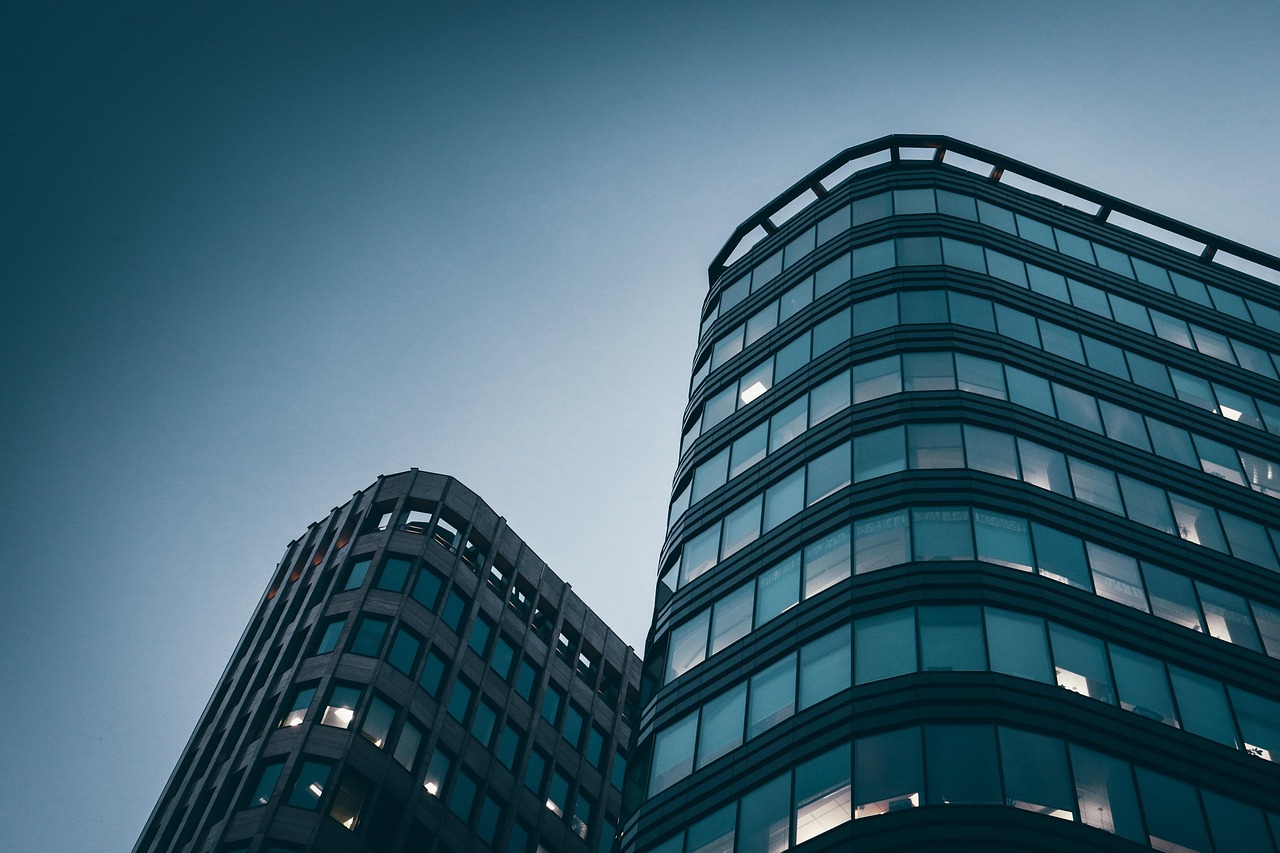 What are the top 10 trends in corporate governance and responsible business practices that companies are adopting?