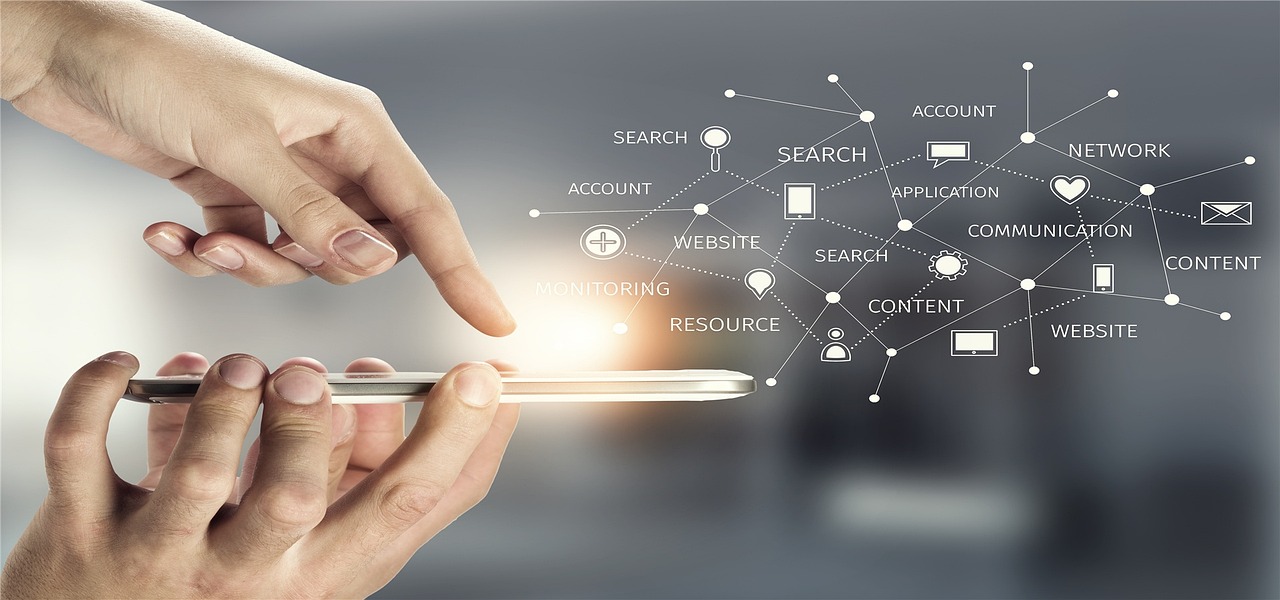 Which 10 financial institutions or platforms are leading in providing innovative fintech solutions for consumers?